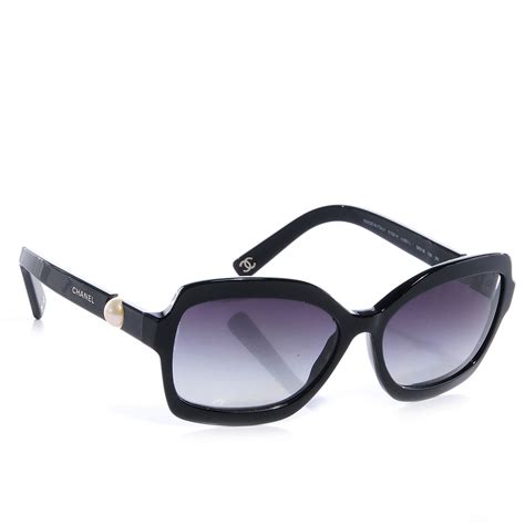 chanel sonnenbrille mit perle am bügel|Chanel unisex sunglasses.